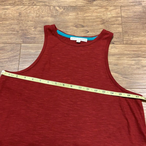 Hint of mint warm red lace bottom flowy tank top - Picture 10 of 10